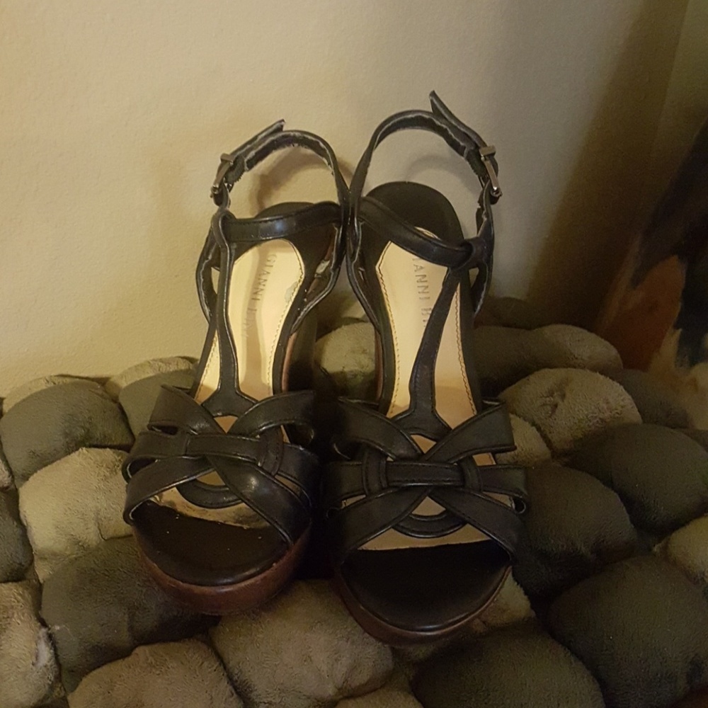 Binnani Black Wedge sandals